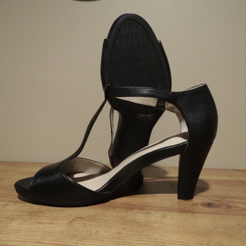 Giani Bernini Womens Claraa T-Strap Dress Sandals